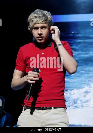 Niall Horan of One Direction, en concert à l'amphithéâtre Gibson dans le cadre de leur US Tour à Los Angeles, aux États-Unis. Banque D'Images