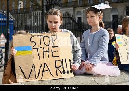 Arrêter la guerre. Stand avec Ukraine Rally, Whitehall, Londres. ROYAUME-UNI Banque D'Images