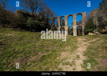 Bâtiment en ruines avec arches à Canale monterano, Bracciano, Latium, Italie Banque D'Images