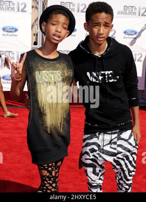 Willow Smith et Jaden Smith arrivent aux BET Awards 2012 le 1 juillet 2012 à Los Angeles, en Californie. Banque D'Images