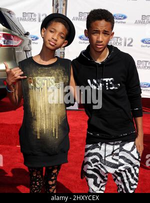 Willow Smith et Jaden Smith arrivent aux BET Awards 2012 le 1 juillet 2012 à Los Angeles, en Californie. Banque D'Images