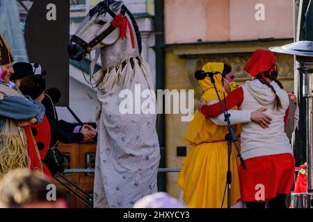 Carnaval d'Olomouc, scène avec masque de cheval dansant Banque D'Images