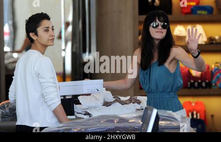 Selma Blair a vu faire du shopping à Marc Jacobs à Hollywood, en Californie. Banque D'Images