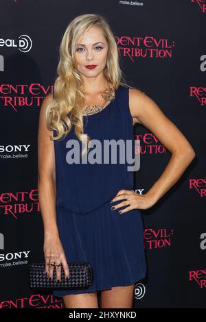 Laura Vandervoort participe à la première américaine « Resident Evil: Retribution » qui s'est tenue aux cinémas Regal de L.A. Vivre à Los Angeles, Etats-Unis. Banque D'Images