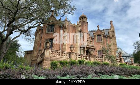 Orlando, FL USA - 28 décembre 2019 : le tour Hounted Mansion à Walt Disney World Magic Kingdom à Orlando, Floride. Banque D'Images