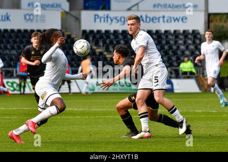 Swansea, pays de Galles. 14 mars 2022. Action lors du match de la Professional Development League entre Swansea City moins de 23s ans et Queens Park Rangers moins de 23s ans au stade Swansea.com à Swansea, pays de Galles, Royaume-Uni, le 14 mars 2022. Crédit : Duncan Thomas/Majestic Media. Credit: Majestic Media Ltd/Alay Live News Banque D'Images