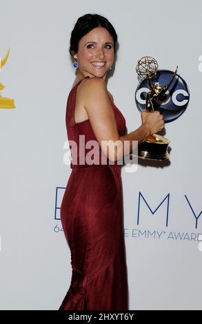 Julia Louis-Dreyfus dans la salle de presse lors des Primetime Emmy Awards 64th qui ont eu lieu au Nokia Centre, Los Angeles. Banque D'Images