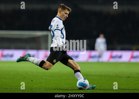 Turin, Italie. 13th mars 2022. Nicolò Barella du FC Internazionale en action pendant la série Un match de football 2021/22 entre le FC Torino et le FC Internazionale au stade Olimpico Grande Torino, Turin.(score final; Torino FC 1 - 1 FC Internazionale) Credit: SOPA Images Limited/Alay Live News Banque D'Images