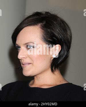 Elisabeth Moss assistera aux Prix humanitaires annuels de la paix sur la violence 41st, à l'hôtel Beverly Hills en Californie. Banque D'Images