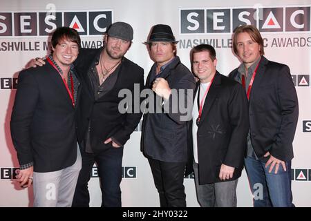 Jonathan Jackson, Lee Brice, Jerrod Niemann, Jamie Johnson, lance Miller assistent aux SESAC Nashville Music Awards 2012 qui se tiennent au Pinnacle de Nashville. Banque D'Images