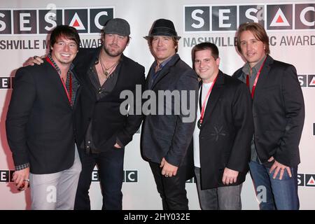 Jonathan Jackson, Lee Brice, Jerrod Niemann, Jamie Johnson, lance Miller assistent aux SESAC Nashville Music Awards 2012 qui se tiennent au Pinnacle de Nashville. Banque D'Images