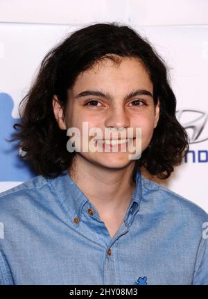 Max Burkholder assiste à Autism parle 'Blue Tie-Blue Jean Bal' au Hilton Hotel Beverly Hills, ca. Banque D'Images