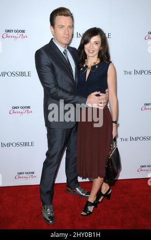 Ewan McGregor et Eve Mavrakis assistent à la première de 'l'impossible' à Los Angeles. Banque D'Images