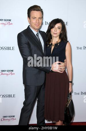 Ewan McGregor et Eve Mavrakis assistent à la première de 'l'impossible' à Los Angeles. Banque D'Images