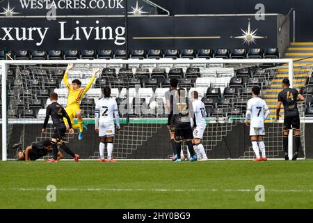 Swansea, pays de Galles. 14 mars 2022. Action lors du match de la Professional Development League entre Swansea City moins de 23s ans et Queens Park Rangers moins de 23s ans au stade Swansea.com à Swansea, pays de Galles, Royaume-Uni, le 14 mars 2022. Crédit : Duncan Thomas/Majestic Media. Credit: Majestic Media Ltd/Alay Live News Banque D'Images