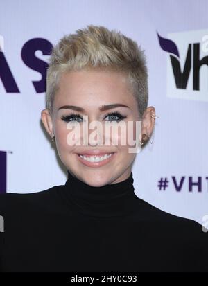 Miley Cyrus assiste aux 'VH1 Divas' 2012 qui se tiennent au Shrine Auditorium de Los Angeles, Etats-Unis. Banque D'Images