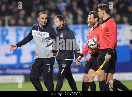 Ville de Meppen, Allemagne. 14th mars 2022. Firo : 03/14/2022 Fuvuball, football 3.Bundesliga, saison 2021/2022, SV Meppen, SVM - MSV Duisburg entraîneur: Hagen Schmidt Gesture avec arbitre Patrick Kessel (Allemagne) crédit: dpa/Alay Live News Banque D'Images