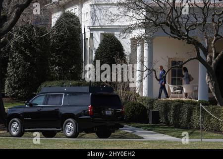 Washington, Vereinigte Staaten. 14th mars 2022. Le président des États-Unis Joe Biden quitte la Maison Blanche sur son chemin pour assister à la Conférence de la National League of Cities Congressional City à Washington, DC, le 14 mars 2022. Credit: Oliver Contreras/Pool via CNP/dpa/Alay Live News Banque D'Images