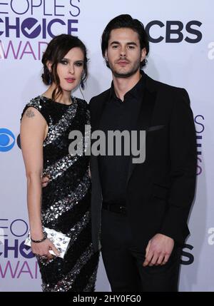 Rumer Willis et Jayson Blair arrivent aux People's Choice Awards 2013 qui se tiennent au Nokia Theatre de Los Angeles, en Californie Banque D'Images