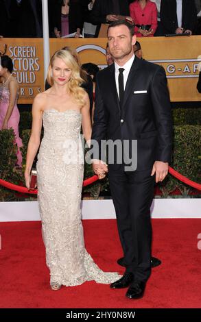 Naomi Watts et Liev Schreiber arrivent aux prix annuels de la SAG 19th qui se tiennent au Shrine Auditorium de Los Angeles. Banque D'Images