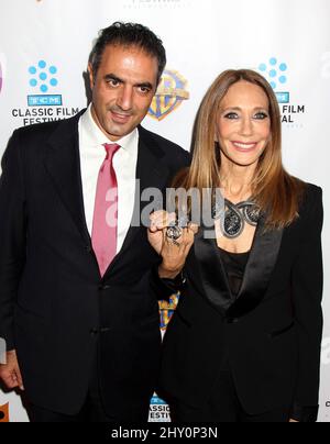 Marisa Berenson et Jean Michel Simonian lors de la projection du Cabaret 40th anniversaire de New York, tenue au théâtre Ziegfeld. Banque D'Images