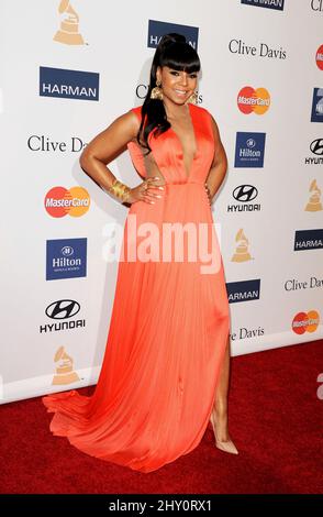 Ashanti participant au Gala pré-Grammy 2013 de Clive Davis, qui s'est tenu à l'hôtel Beverly Hilton, aux États-Unis. Banque D'Images