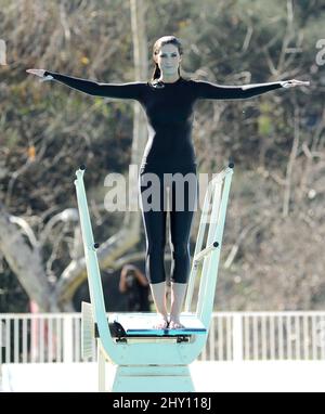 Katherine Webb sur le set de 'Celebrity Splash' pratiquant ses plongées à Santa Monica, Etats-Unis. Banque D'Images