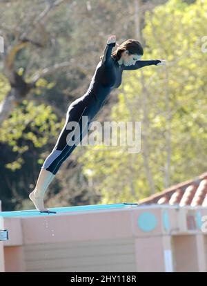 Katherine Webb sur le set de 'Celebrity Splash' pratiquant ses plongées à Santa Monica, Etats-Unis. Banque D'Images
