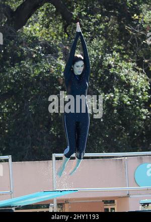 Katherine Webb sur le set de 'Celebrity Splash' pratiquant ses plongées à Santa Monica, Etats-Unis. Banque D'Images