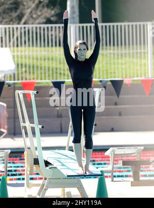 Katherine Webb sur le set de 'Celebrity Splash' pratiquant ses plongées à Santa Monica, Etats-Unis. Banque D'Images