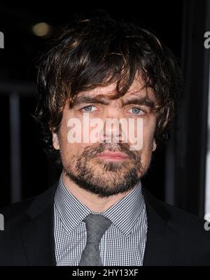 Peter Dinklage participe à la première saison 3 du spectacle « Game of Thrones » à Hollywood, Californie. Banque D'Images