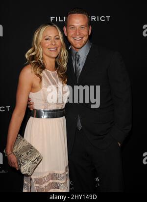 Cole Hauser et sa femme Cynthia Daniel assistaient à la première de « Olympus has Fallen » à Los Angeles, en Californie. Banque D'Images