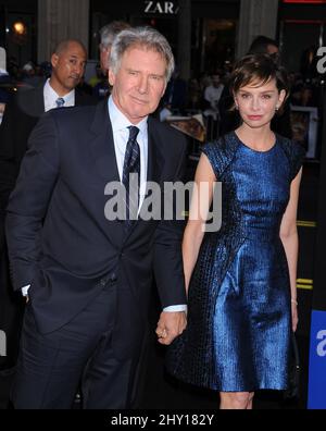 Harrison Ford et Calista Flockhart assistent à la « 42 » The True Story of a American Legend Premiere, qui s'est tenue au TCL Chinese Theatre de Los Angeles, aux États-Unis. Banque D'Images