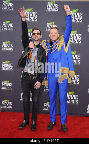 Ryan Lewis et Macklemore arrivent aux MTV Movie Awards 2013 à Sony Pictures Studios le 14 avril 2013 à Los Angeles, en Californie. Banque D'Images