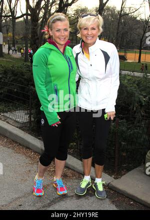 Alison Sweeney et Mika Brzezinski lors du demi-marathon féminin 10th annuel More Magazine/Fitness Magazine - tenu à Central Park le 14 avril 2013. Banque D'Images