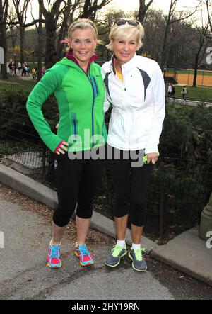 Alison Sweeney et Mika Brzezinski lors du demi-marathon féminin 10th annuel More Magazine/Fitness Magazine - tenu à Central Park le 14 avril 2013. Banque D'Images