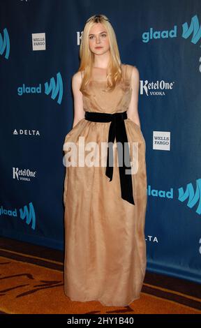 Elle Fanning arrive aux GLAAD Media Awards 24th qui se tiennent au JW Marriott Los Angeles à L.A. EN DIRECT. Banque D'Images