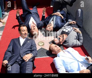 AJ McLean, Howie Dorough, Kevin Richardson, Nick carter, Brian Littrell lors de la cérémonie des étoiles Backstreet Boys Hollywood Walk of Fame qui s'est tenue à Los Angeles, aux États-Unis. Banque D'Images