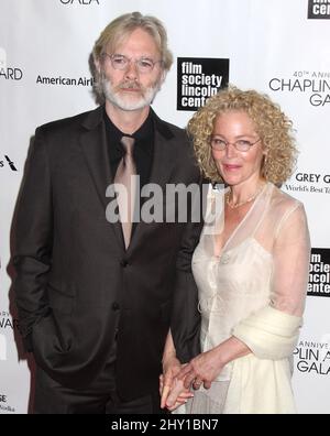 Amy Irving et son mari Kenneth Bowser arrivent au Gala annuel Chaplin Award 40th au Lincoln Center de New York, aux États-Unis. Banque D'Images