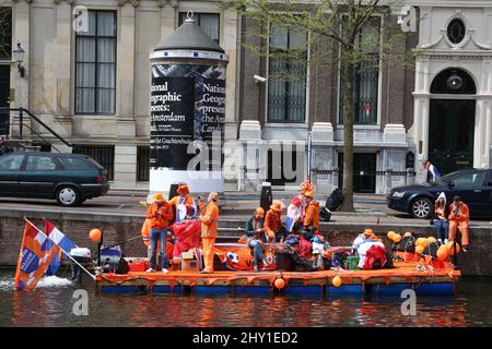 Fêtards à la fête de la Reine en 2013 à Amsterdam, aux pays-Bas. Banque D'Images
