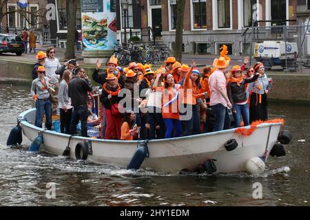Fêtards à la fête de la Reine en 2013 à Amsterdam, aux pays-Bas. Banque D'Images