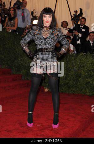 Madonna assistant au GALA MET 2013: 'PUNK: Chaos to Couture' tenu au Metropolitan Museum of Art de New York, Etats-Unis. Banque D'Images