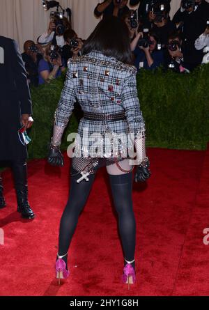 Madonna assistant au GALA MET 2013: 'PUNK: Chaos to Couture' tenu au Metropolitan Museum of Art de New York, Etats-Unis. Banque D'Images