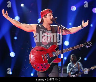 KIP Moore en scène au cours du 2 e jour du CMA Music Festival 2013 concerts de nuit au LP Field, Nashville. Banque D'Images