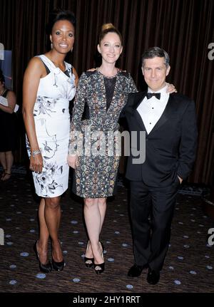 Aisha Tyler, Judy Greer et Chris Parnell à la salle de presse des 3rd Prix de télévision annuels du choix de Citics à Beverly Hills, en Californie. Banque D'Images