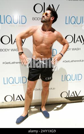 Danse avec les Starss' Val Chmerkovskiy et Maks Chmerkovskiy lors d'un événement promotionnel pour Oil of Olay au Aria Resort & Casino de Las Vegas. La photo est Maksim Chmerkovski Banque D'Images