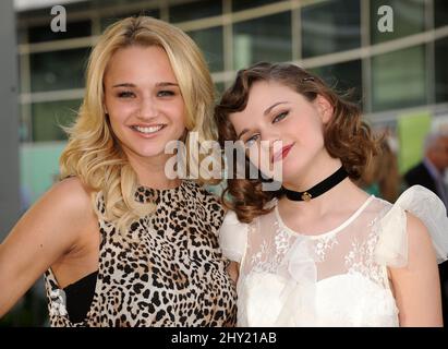 Joey King & Hunter King arrive à la première « The Conjurant » à Los Angeles Banque D'Images