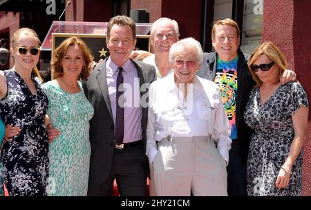 Taylor Dearden Cranston, Robin Dearden, Bryan Cranston, Joe Cranston, Kyle Cranston et Amy Karalius Banque D'Images