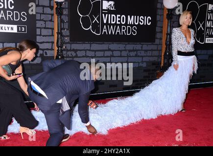 Rita ora assiste aux MTV Video Music Awards 2013 au Barclay Center, Brooklyn, New York. Banque D'Images