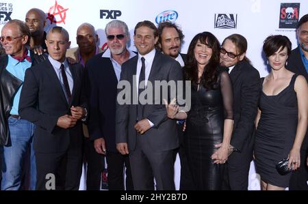 Charlie Hunnam, fils d'anarchie Cast participe à la première projection de la saison 6 des « Sons of anarchy » qui s'est tenue au Dolby Theatre, Los Angeles. Banque D'Images